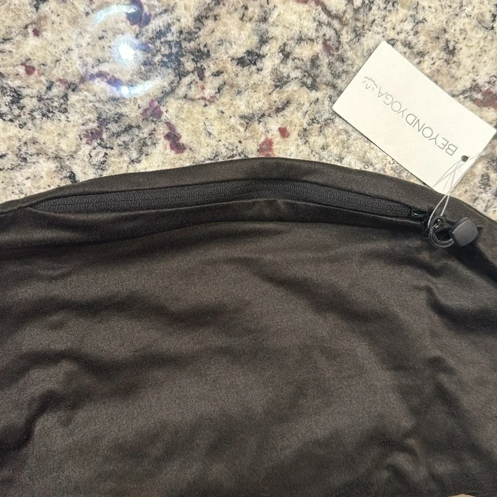 NWT BEYOND YOGA Black Hidden Pocket Infinity Scarf